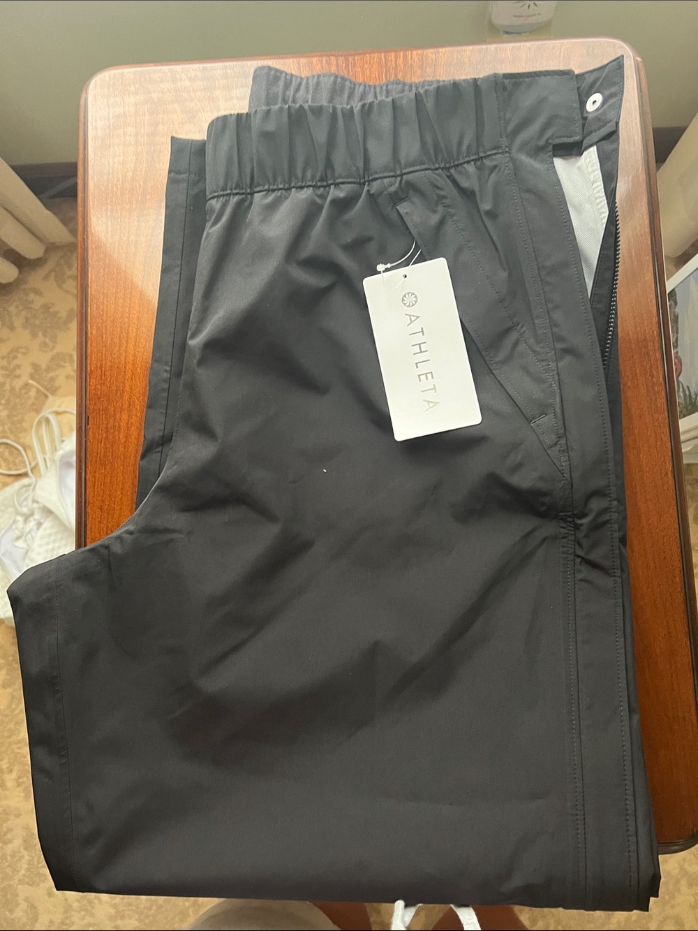 Athleta rainout traverse pants size large
Brand new with tags. Wide leg